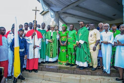 Archbishop Ugorji Confirms 225 At FUTO During Pastoral Visit